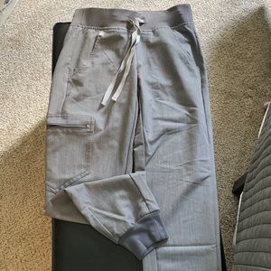 Figs jogger scrubs in grey